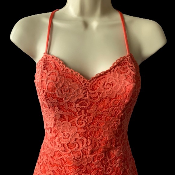 Bebe Lace Dress with Open Back - Picture 4 of 5